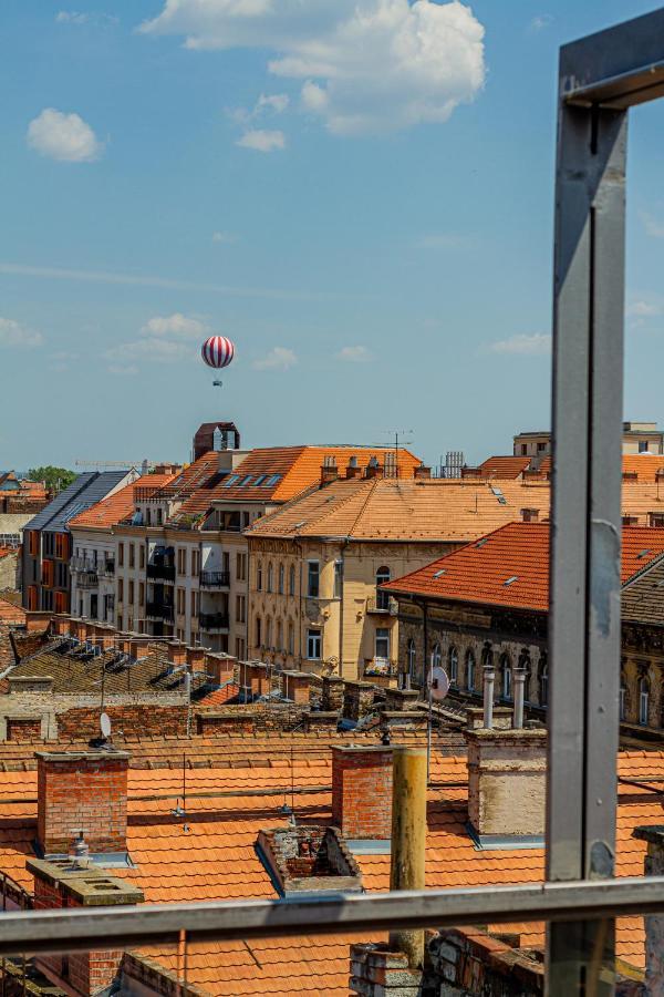 Luxury Apartment With Balcony In Downtown Budapest Exteriör bild