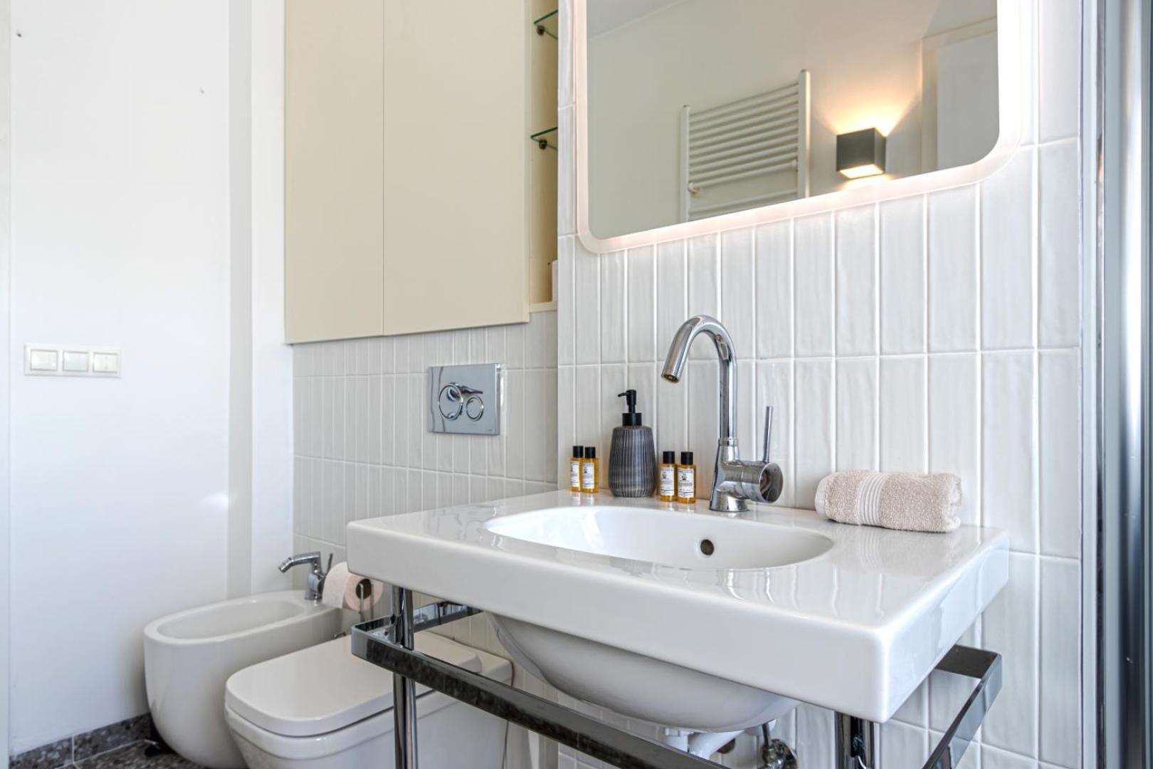 Luxury Apartment With Balcony In Downtown Budapest Exteriör bild